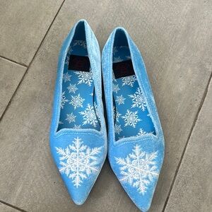 Strangecvlt snowflake flats size 9